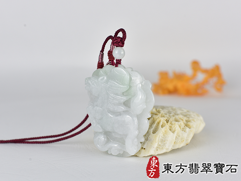 翡翠馬項鍊玉珮(馬上有錢:馬牌翡翠馬玉珮、緬甸玉馬玉墜、馬十二生肖項鍊)。綠色糯種翡翠馬,HO090。客製化訂做各種翡翠馬吊墜玉珮項鍊。★附A貨翡翠雙證書 1.jpg