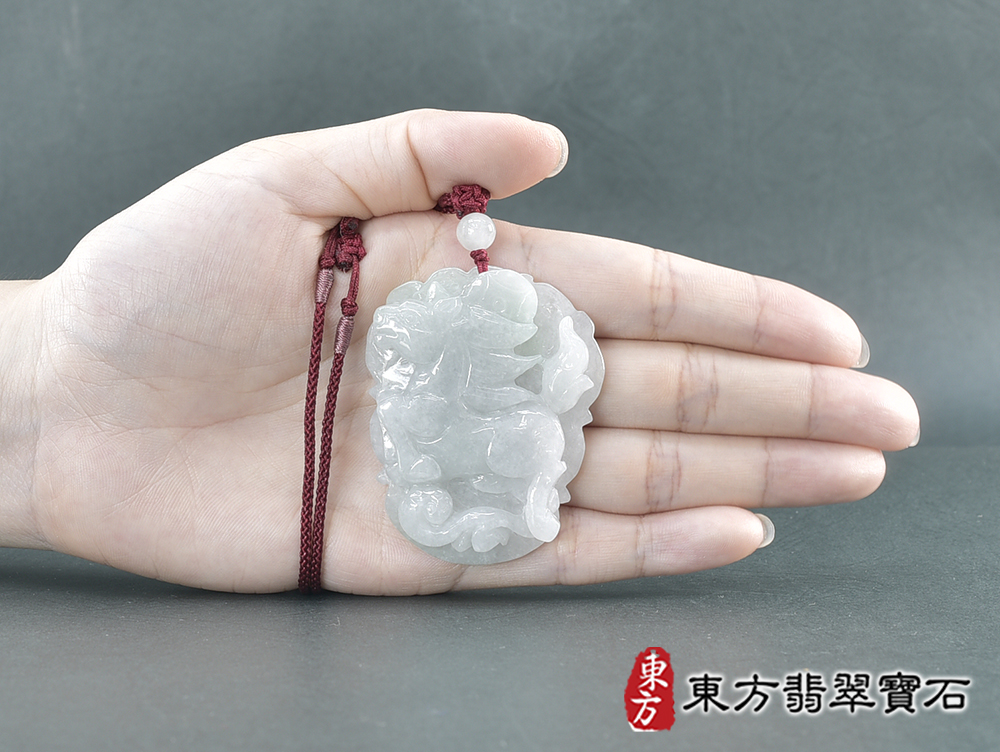 翡翠馬項鍊玉珮(馬上有錢:馬牌翡翠馬玉珮、緬甸玉馬玉墜、馬十二生肖項鍊)。綠色糯種翡翠馬,HO090。客製化訂做各種翡翠馬吊墜玉珮項鍊。★附A貨翡翠雙證書 5.jpg