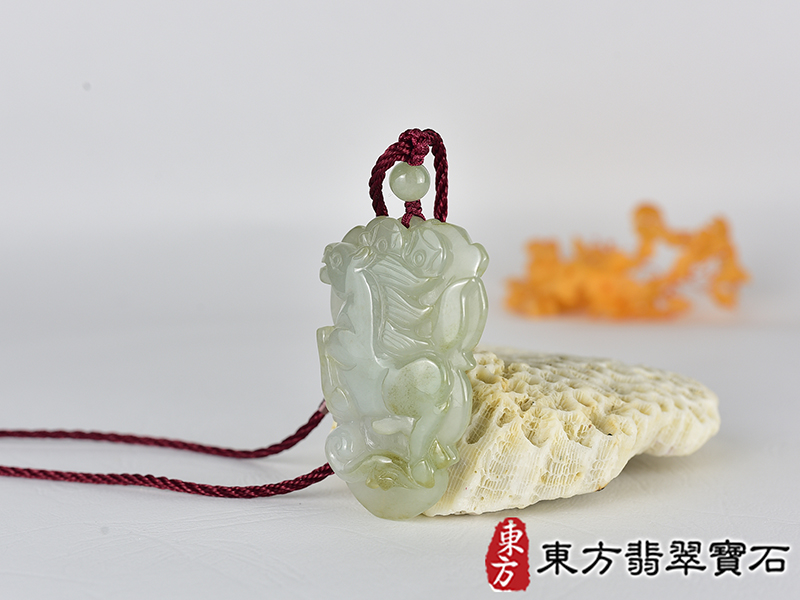翡翠馬項鍊玉珮(馬上有錢:馬牌翡翠馬玉珮、緬甸玉馬玉墜、馬十二生肖項鍊)。綠色糯種翡翠馬,HO091。客製化訂做各種翡翠馬吊墜玉珮項鍊。★附A貨翡翠雙證書 1.jpg