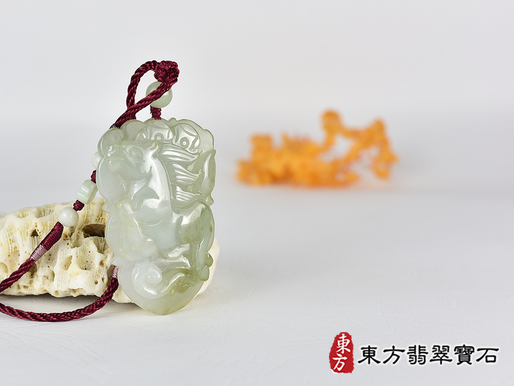 翡翠馬項鍊玉珮(馬上有錢:馬牌翡翠馬玉珮、緬甸玉馬玉墜、馬十二生肖項鍊)。綠色糯種翡翠馬,HO091。客製化訂做各種翡翠馬吊墜玉珮項鍊。★附A貨翡翠雙證書 4.jpg