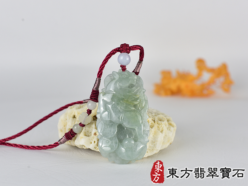 翡翠馬項鍊玉珮(馬上有錢:馬牌翡翠馬玉珮、緬甸玉馬玉墜、馬十二生肖項鍊)。綠色糯種翡翠馬,HO093。客製化訂做各種翡翠馬吊墜玉珮項鍊。★附A貨翡翠雙證書 0.jpg
