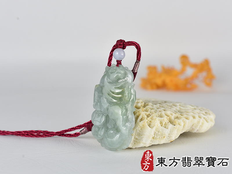 翡翠馬項鍊玉珮(馬上有錢:馬牌翡翠馬玉珮、緬甸玉馬玉墜、馬十二生肖項鍊)。綠色糯種翡翠馬,HO093。客製化訂做各種翡翠馬吊墜玉珮項鍊。★附A貨翡翠雙證書 2.jpg