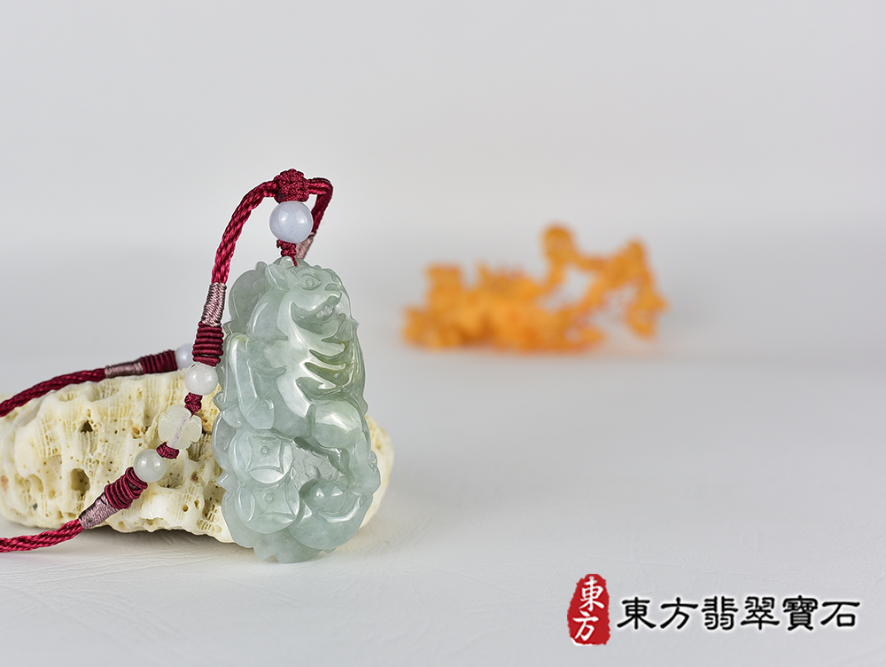 翡翠馬項鍊玉珮(馬上有錢:馬牌翡翠馬玉珮、緬甸玉馬玉墜、馬十二生肖項鍊)。綠色糯種翡翠馬,HO093。客製化訂做各種翡翠馬吊墜玉珮項鍊。★附A貨翡翠雙證書 4.jpg