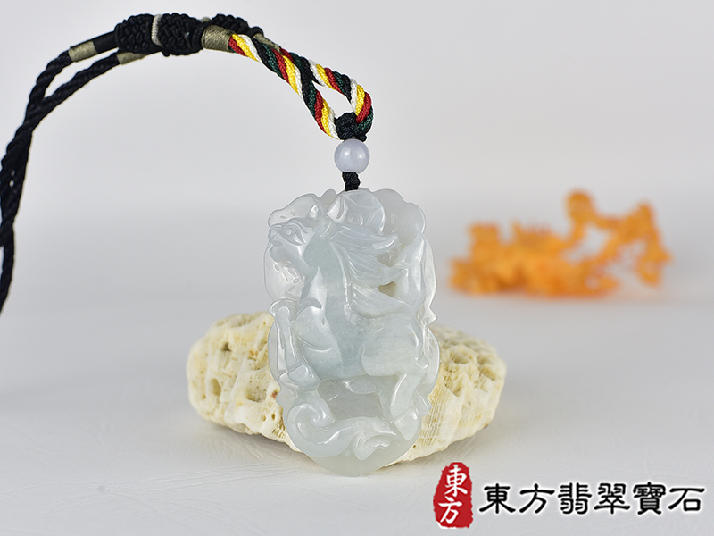 翡翠馬項鍊玉珮(馬上有錢:馬牌翡翠馬玉珮、緬甸玉馬玉墜、馬十二生肖項鍊)。綠色糯種翡翠馬,HO094。客製化訂做各種翡翠馬吊墜玉珮項鍊。★附A貨翡翠雙證書 0.jpg