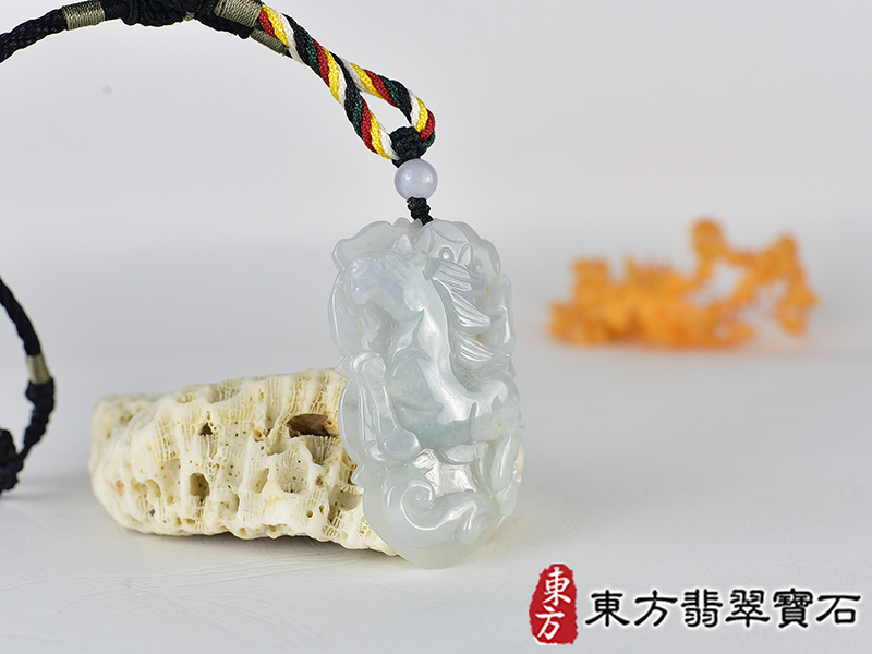 翡翠馬項鍊玉珮(馬上有錢:馬牌翡翠馬玉珮、緬甸玉馬玉墜、馬十二生肖項鍊)。綠色糯種翡翠馬,HO094。客製化訂做各種翡翠馬吊墜玉珮項鍊。★附A貨翡翠雙證書 2.jpg