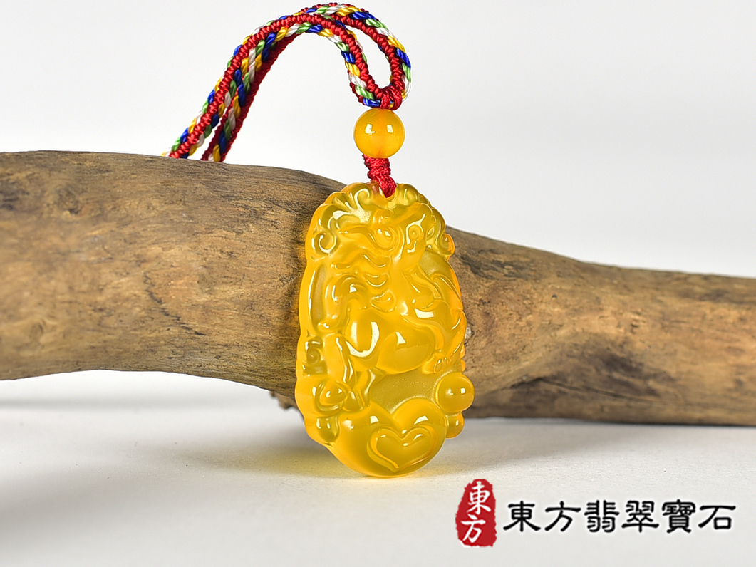 瑪瑙馬項鍊玉珮(馬到成功帶如意:馬牌瑪瑙馬玉珮、玉髓馬玉墜、馬十二生肖項鍊)。黃瑪瑙玉髓馬,HO095。客製化訂做各種瑪瑙玉髓馬吊墜玉珮項鍊。★附東方翡翠寶石保證卡 2.jpg