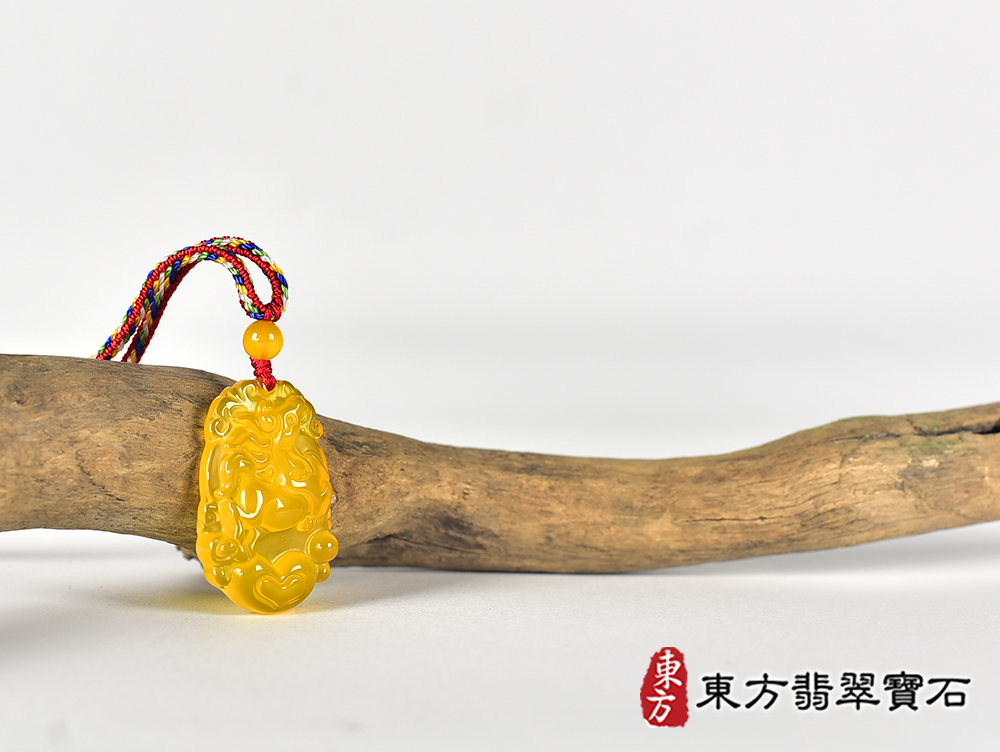 瑪瑙馬項鍊玉珮(馬到成功帶如意:馬牌瑪瑙馬玉珮、玉髓馬玉墜、馬十二生肖項鍊)。黃瑪瑙玉髓馬,HO095。客製化訂做各種瑪瑙玉髓馬吊墜玉珮項鍊。★附東方翡翠寶石保證卡 4.jpg