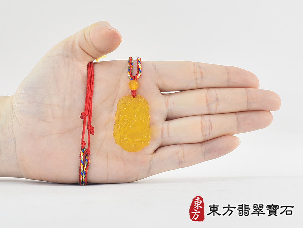瑪瑙馬項鍊玉珮(馬到成功帶如意:馬牌瑪瑙馬玉珮、玉髓馬玉墜、馬十二生肖項鍊)。黃瑪瑙玉髓馬,HO095。客製化訂做各種瑪瑙玉髓馬吊墜玉珮項鍊。★附東方翡翠寶石保證卡 5.jpg