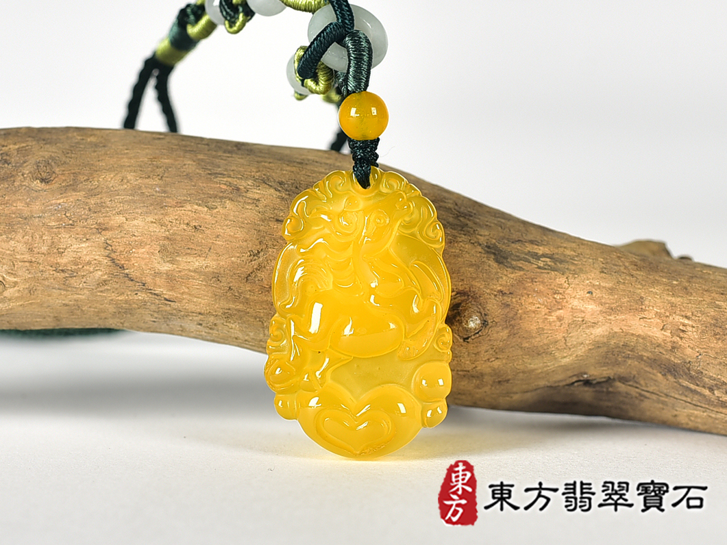 瑪瑙馬項鍊玉珮(馬到成功帶如意:馬牌瑪瑙馬玉珮、玉髓馬玉墜、馬十二生肖項鍊)。黃瑪瑙玉髓馬,HO096。客製化訂做各種瑪瑙玉髓馬吊墜玉珮項鍊。★附東方翡翠寶石保證卡 0.jpg