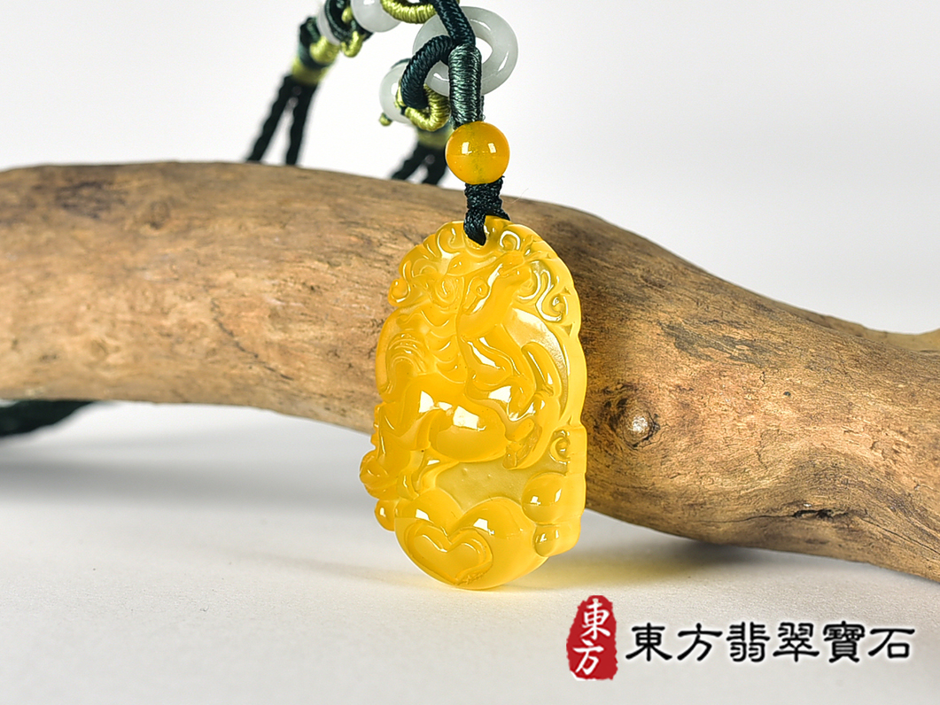 瑪瑙馬項鍊玉珮(馬到成功帶如意:馬牌瑪瑙馬玉珮、玉髓馬玉墜、馬十二生肖項鍊)。黃瑪瑙玉髓馬,HO096。客製化訂做各種瑪瑙玉髓馬吊墜玉珮項鍊。★附東方翡翠寶石保證卡 1.jpg