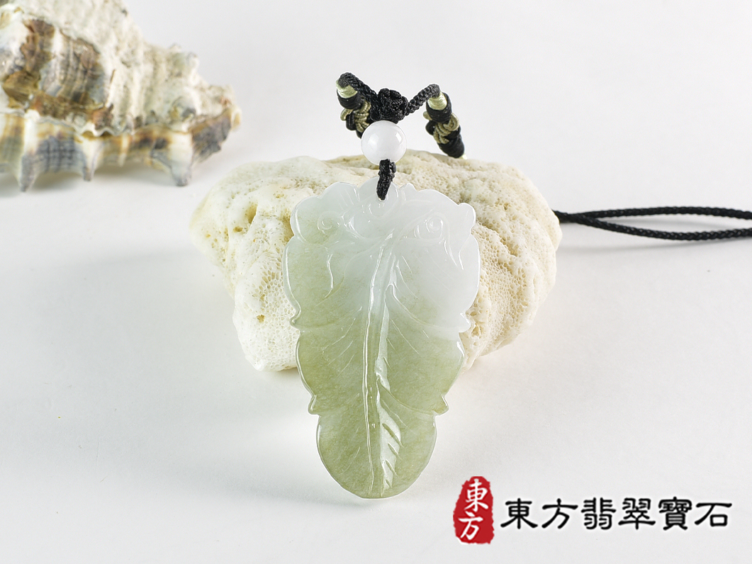 翡翠猴項鍊玉珮(猴子抱桃,吉祥如意:猴牌A貨翡翠猴玉珮、緬甸玉猴玉墜、猴十二生肖項鍊)。淡綠色糯種翡翠猴項鍊玉珮,HW103。客製化訂做各種翡翠猴吊墜玉珮項鍊。★附A貨翡翠雙證書 3.jpg