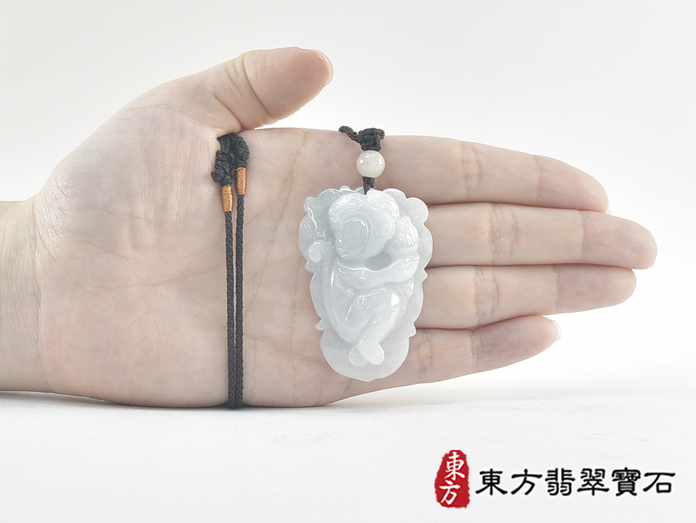 翡翠猴項鍊玉珮(猴子抱桃,吉祥如意:猴牌A貨翡翠猴玉珮、緬甸玉猴玉墜、猴十二生肖項鍊)。淡綠色糯種翡翠猴項鍊玉珮,HW104。客製化訂做各種翡翠猴吊墜玉珮項鍊。★附A貨翡翠雙證書 5.jpg
