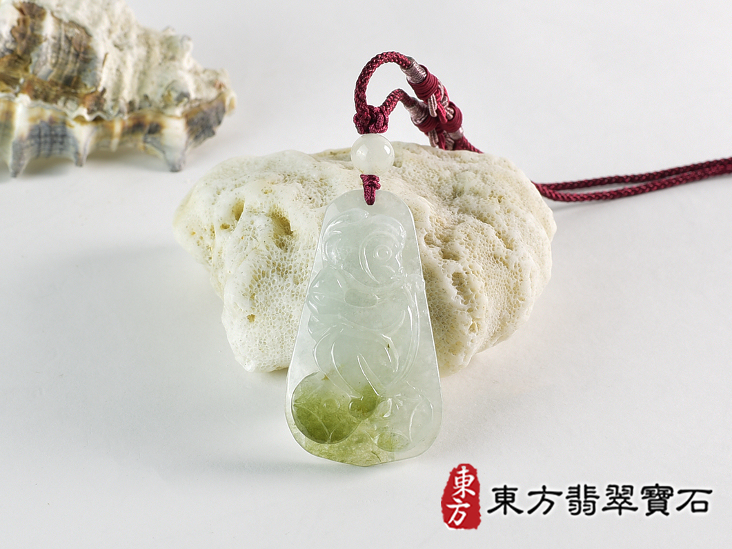翡翠猴項鍊玉珮(猴子抱桃,吉祥如意:猴牌A貨翡翠猴玉珮、緬甸玉猴玉墜、猴十二生肖項鍊)。淡綠色糯種翡翠猴項鍊玉珮,HW106。客製化訂做各種翡翠猴吊墜玉珮項鍊。★附A貨翡翠雙證書 0.jpg