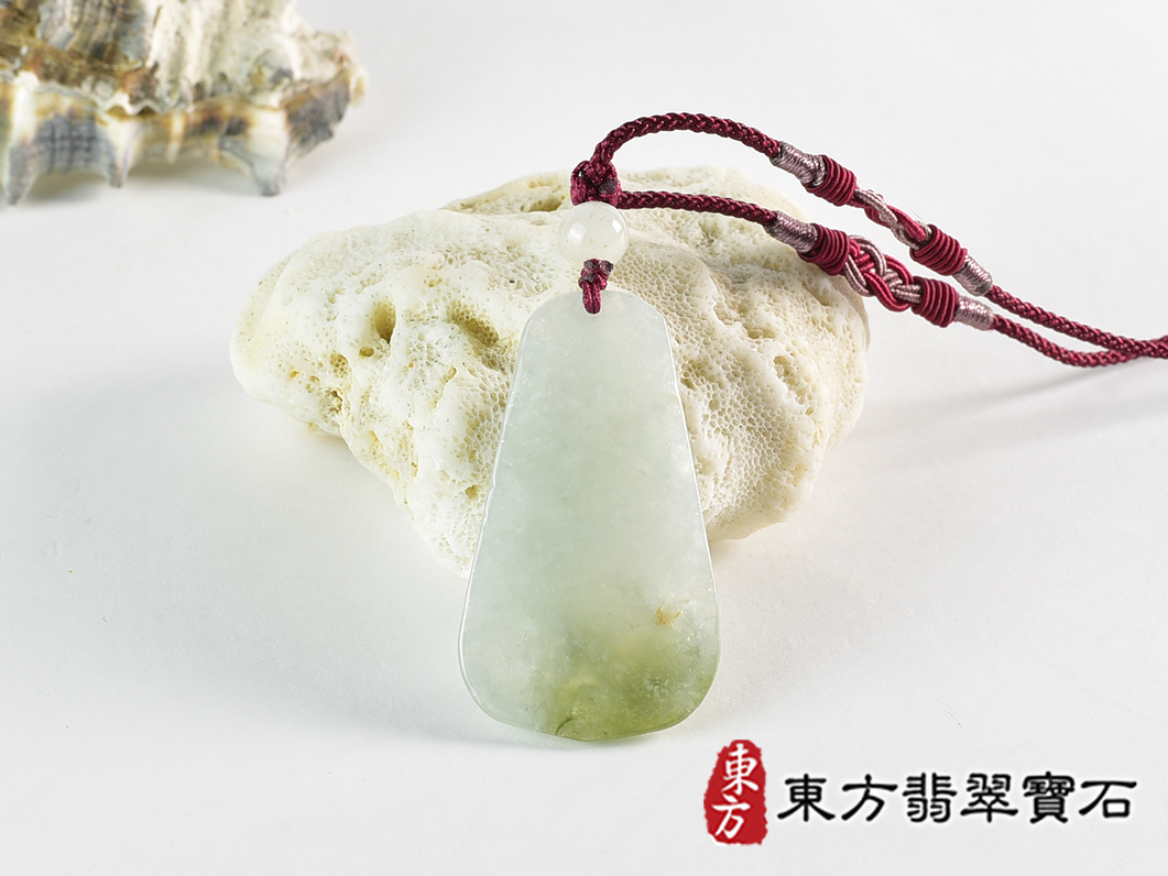 翡翠猴項鍊玉珮(猴子抱桃,吉祥如意:猴牌A貨翡翠猴玉珮、緬甸玉猴玉墜、猴十二生肖項鍊)。淡綠色糯種翡翠猴項鍊玉珮,HW106。客製化訂做各種翡翠猴吊墜玉珮項鍊。★附A貨翡翠雙證書 3.jpg