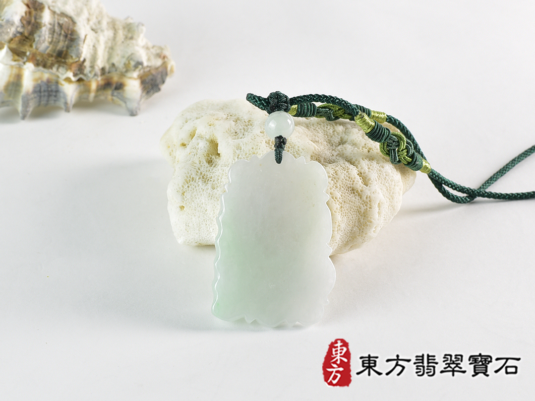 翡翠猴項鍊玉珮(猴子抱桃,吉祥如意:猴牌A貨翡翠猴玉珮、緬甸玉猴玉墜、猴十二生肖項鍊)。淡綠色糯種翡翠猴項鍊玉珮,HW107。客製化訂做各種翡翠猴吊墜玉珮項鍊。★附A貨翡翠雙證書 3.jpg