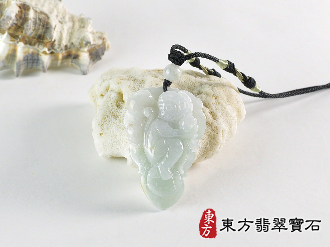 翡翠猴項鍊玉珮(猴子抱桃,吉祥如意:猴牌A貨翡翠猴玉珮、緬甸玉猴玉墜、猴十二生肖項鍊)。淡綠色糯種翡翠猴項鍊玉珮,HW108。客製化訂做各種翡翠猴吊墜玉珮項鍊。★附A貨翡翠雙證書 0.jpg
