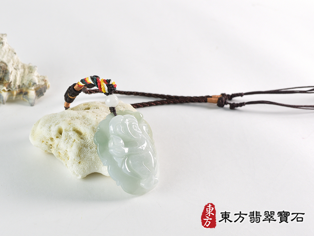 翡翠猴項鍊玉珮(猴子抱桃,吉祥如意:猴牌A貨翡翠猴玉珮、緬甸玉猴玉墜、猴十二生肖項鍊)。淡綠色糯種翡翠猴項鍊玉珮,HW111。客製化訂做各種翡翠猴吊墜玉珮項鍊。★附A貨翡翠雙證書 4.jpg
