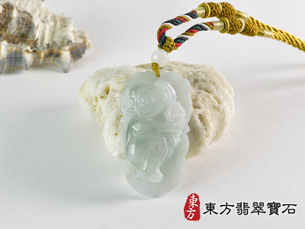 翡翠猴項鍊玉珮(猴子抱桃,吉祥如意:猴牌A貨翡翠猴玉珮、緬甸玉猴玉墜、猴十二生肖項鍊)。淡綠色糯種翡翠猴項鍊玉珮,HW112。客製化訂做各種翡翠猴吊墜玉珮項鍊。★附A貨翡翠雙證書 0.jpg