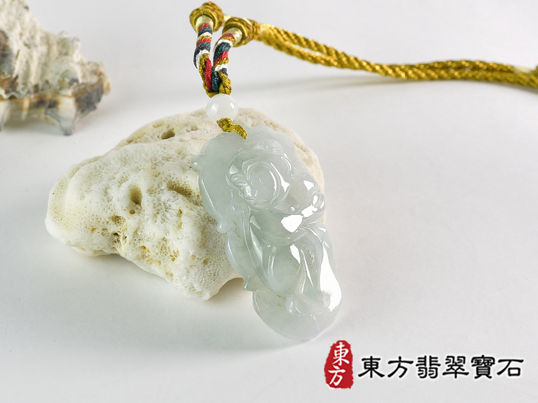 翡翠猴項鍊玉珮(猴子抱桃,吉祥如意:猴牌A貨翡翠猴玉珮、緬甸玉猴玉墜、猴十二生肖項鍊)。淡綠色糯種翡翠猴項鍊玉珮,HW112。客製化訂做各種翡翠猴吊墜玉珮項鍊。★附A貨翡翠雙證書 2.jpg