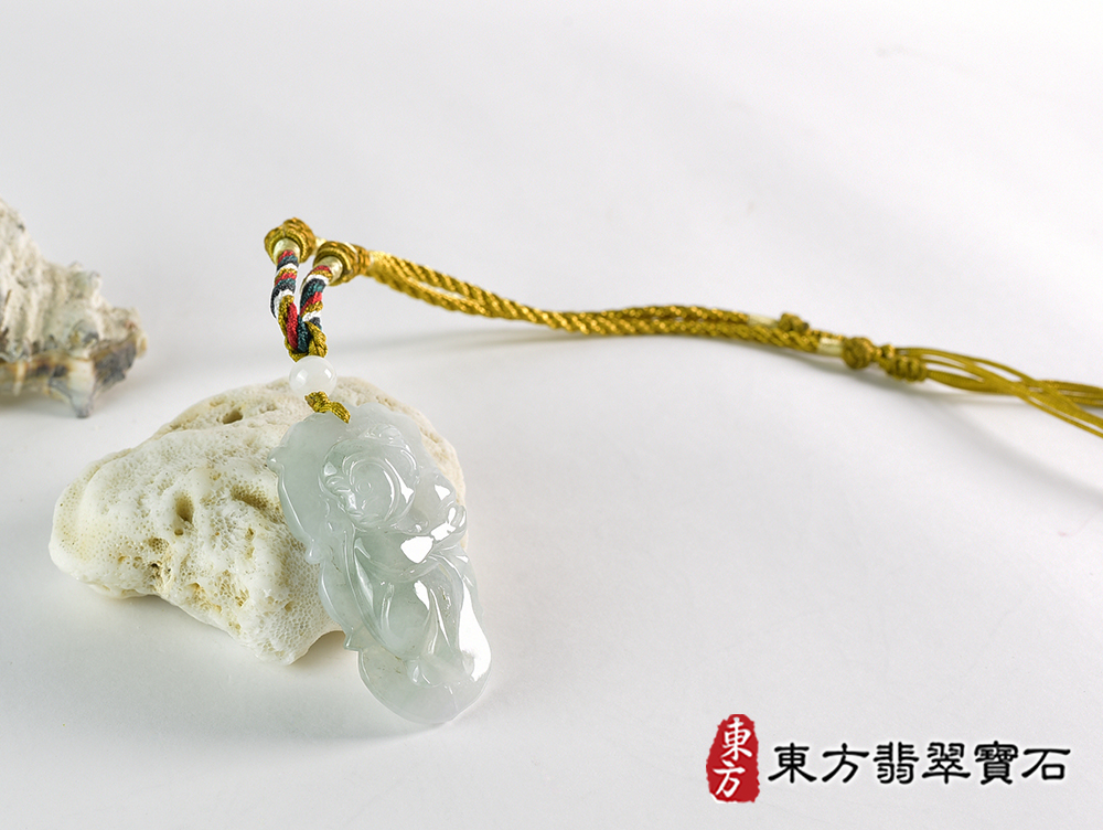 翡翠猴項鍊玉珮(猴子抱桃,吉祥如意:猴牌A貨翡翠猴玉珮、緬甸玉猴玉墜、猴十二生肖項鍊)。淡綠色糯種翡翠猴項鍊玉珮,HW112。客製化訂做各種翡翠猴吊墜玉珮項鍊。★附A貨翡翠雙證書 4.jpg
