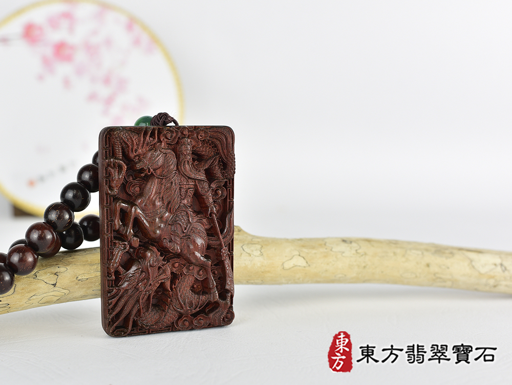 紅木關公項鍊玉珮(關聖帝君:關公牌紅木關公玉珮、紅木關公吊墜)。關公,KG735。客製化訂做各種紅木關公吊墜項鍊。★附東方翡翠寶石保證卡 4.jpg