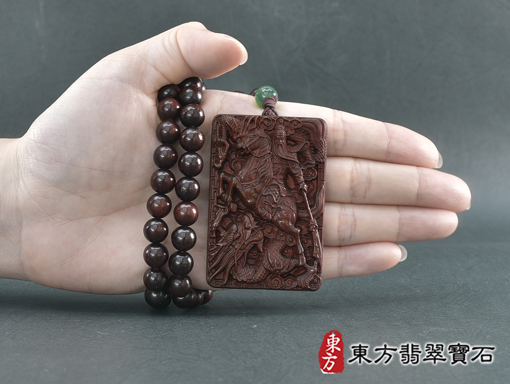紅木關公項鍊玉珮(關聖帝君:關公牌紅木關公玉珮、紅木關公吊墜)。關公,KG735。客製化訂做各種紅木關公吊墜項鍊。★附東方翡翠寶石保證卡 5.jpg