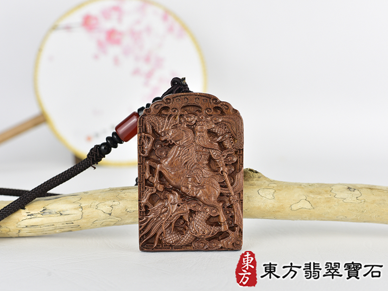 紅木關公項鍊吊墜(關聖帝君:關公牌紅木關公吊墜、紅木玉關公項鍊)。關公,KG771。客製化訂做各種翡翠關公吊墜玉珮項鍊。★附A貨翡翠雙證書 0.jpg