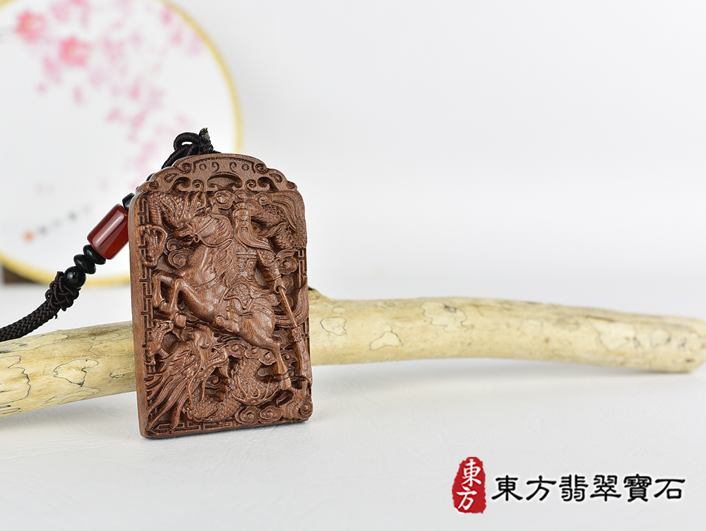 紅木關公項鍊吊墜(關聖帝君:關公牌紅木關公吊墜、紅木玉關公項鍊)。關公,KG771。客製化訂做各種翡翠關公吊墜玉珮項鍊。★附A貨翡翠雙證書 4.jpg