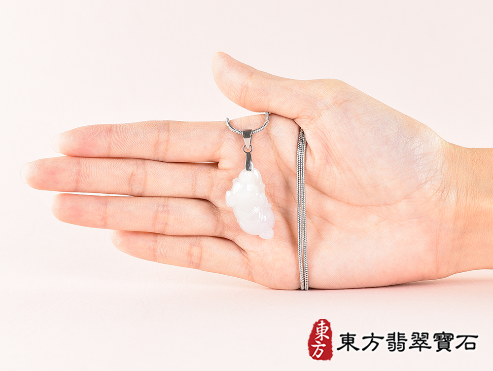 翡翠狗項鍊玉珮(狗來富貴:狗牌A貨翡翠狗玉珮、緬甸玉狗玉墜、狗十二生肖項鍊)。淡綠色糯種狗,DO067。客製化訂做各種翡翠狗吊墜玉珮項鍊。★附A貨翡翠雙證書 10.jpg