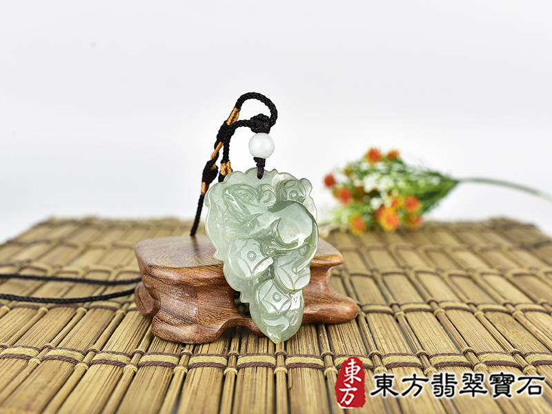 翡翠鼠項鍊玉珮(金錢鼠:鼠牌A貨翡翠鼠玉珮、緬甸玉鼠玉墜、鼠十二生肖項鍊)。綠色糯種翡鼠,MU088。客製化訂做各種翡翠鼠吊墜玉珮項鍊。★附A貨翡翠雙證書 2.jpg
