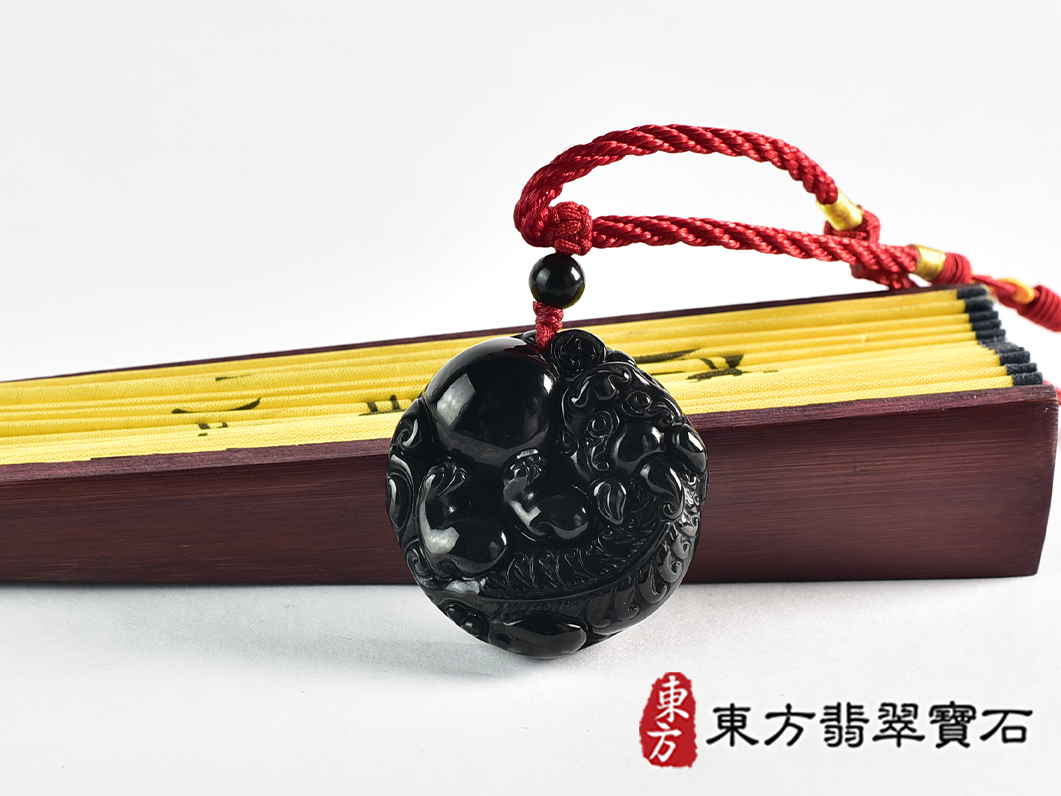 黑曜石貔貅項鍊玉珮(招財貔貅:貔貅牌黑曜石貔貅玉珮、黑曜石貔貅玉墜)。黑曜石貔貅,PF846。客製化訂做各種黑曜石貔貅吊墜玉珮項鍊。★東方翡翠寶石保證卡 0.jpg