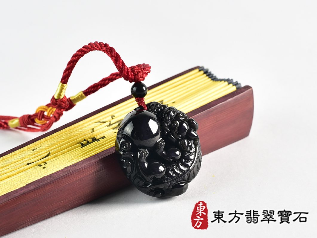 黑曜石貔貅項鍊玉珮(招財貔貅:貔貅牌黑曜石貔貅玉珮、黑曜石貔貅玉墜)。黑曜石貔貅,PF846。客製化訂做各種黑曜石貔貅吊墜玉珮項鍊。★東方翡翠寶石保證卡 1.jpg