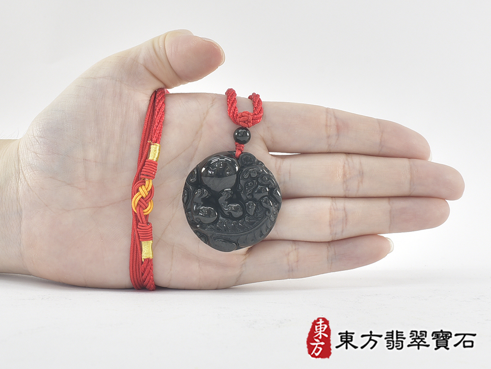 黑曜石貔貅項鍊玉珮(招財貔貅:貔貅牌黑曜石貔貅玉珮、黑曜石貔貅玉墜)。黑曜石貔貅,PF846。客製化訂做各種黑曜石貔貅吊墜玉珮項鍊。★東方翡翠寶石保證卡 5.jpg