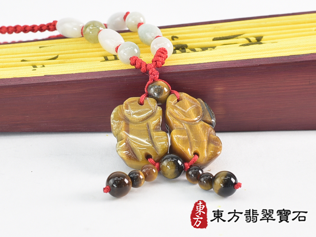 虎眼石貔貅項鍊玉珮(招財貔貅帶錢幣:貔貅牌虎眼石貔貅玉珮、黃虎眼石貔貅玉墜)。天然虎眼石黃虎眼石貔貅,PF851。客製化訂做各種虎眼石黃虎眼石貔貅吊墜玉珮項鍊。★東方翡翠寶石保證卡 3.jpg