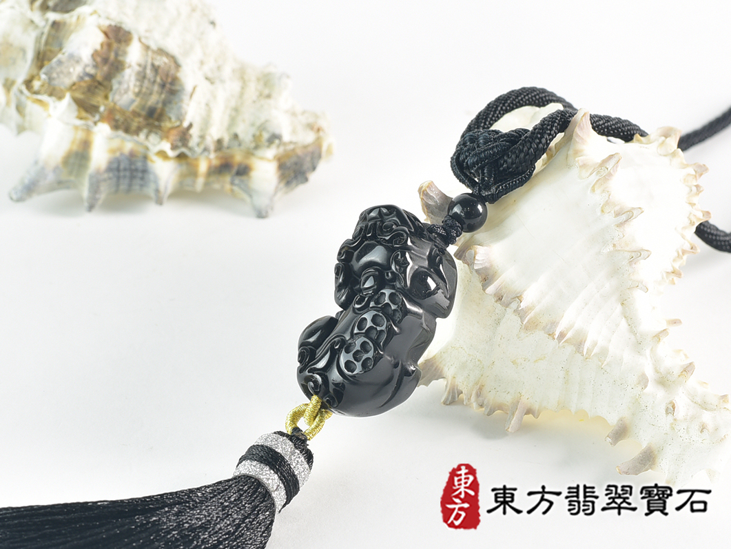 全黑黑曜石貔貅項鍊玉珮(招財貔貅:貔貅牌黑曜石貔貅玉珮、黑曜石貔貅玉墜)。黑曜石貔貅,PF868。客製化訂做各種黑曜石貔貅吊墜玉珮項鍊。★東方翡翠寶石保證卡 1.jpg