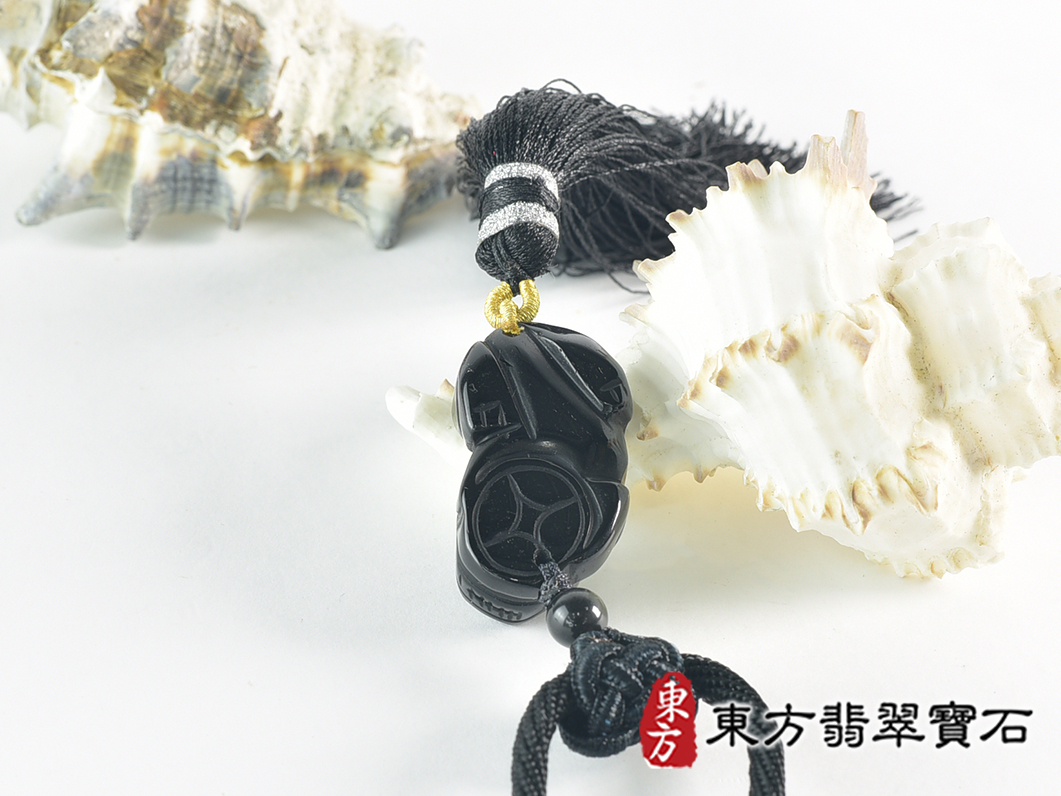 全黑黑曜石貔貅項鍊玉珮(招財貔貅:貔貅牌黑曜石貔貅玉珮、黑曜石貔貅玉墜)。黑曜石貔貅,PF868。客製化訂做各種黑曜石貔貅吊墜玉珮項鍊。★東方翡翠寶石保證卡 3.jpg