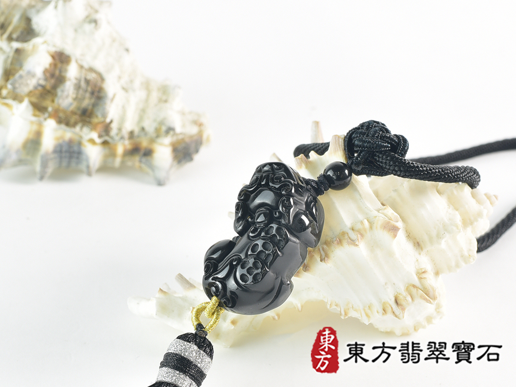 全黑黑曜石貔貅項鍊玉珮(招財貔貅:貔貅牌黑曜石貔貅玉珮、黑曜石貔貅玉墜)。黑曜石貔貅,PF868。客製化訂做各種黑曜石貔貅吊墜玉珮項鍊。★東方翡翠寶石保證卡 4.jpg