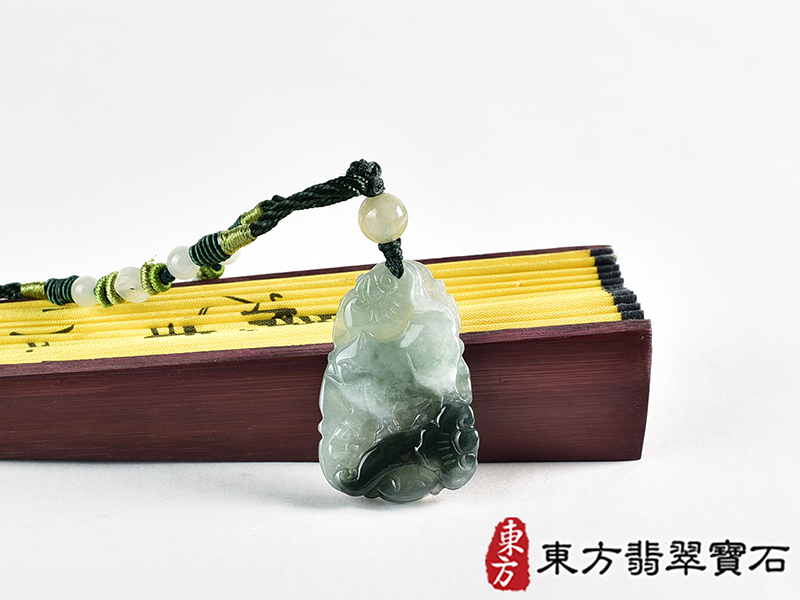 翡翠豬項鍊玉珮(豬事如意:豬牌A貨翡翠豬玉珮、緬甸玉豬玉墜、豬十二生肖項鍊)。淡綠色豬,PG247。客製化訂做各種翡翠豬吊墜玉珮項鍊。★附A貨翡翠雙證書 0.jpg