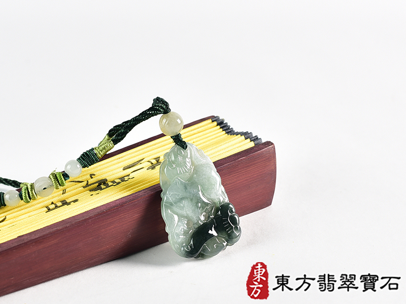 翡翠豬項鍊玉珮(豬事如意:豬牌A貨翡翠豬玉珮、緬甸玉豬玉墜、豬十二生肖項鍊)。淡綠色豬,PG247。客製化訂做各種翡翠豬吊墜玉珮項鍊。★附A貨翡翠雙證書 1.jpg