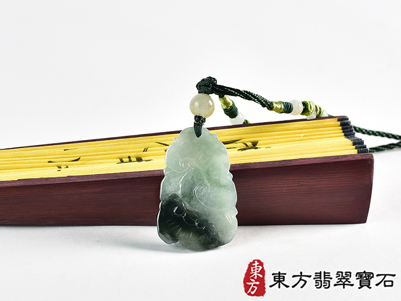 翡翠豬項鍊玉珮(豬事如意:豬牌A貨翡翠豬玉珮、緬甸玉豬玉墜、豬十二生肖項鍊)。淡綠色豬,PG247。客製化訂做各種翡翠豬吊墜玉珮項鍊。★附A貨翡翠雙證書 3.jpg