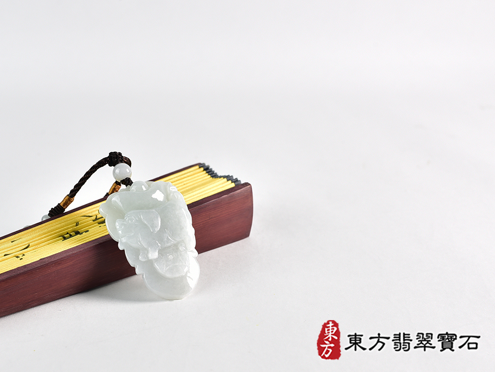 翡翠豬項鍊玉珮(豬事如意:豬牌A貨翡翠豬玉珮、緬甸玉豬玉墜、豬十二生肖項鍊)。淡綠色豬,PG251。客製化訂做各種翡翠豬吊墜玉珮項鍊。★附A貨翡翠雙證書 4.jpg