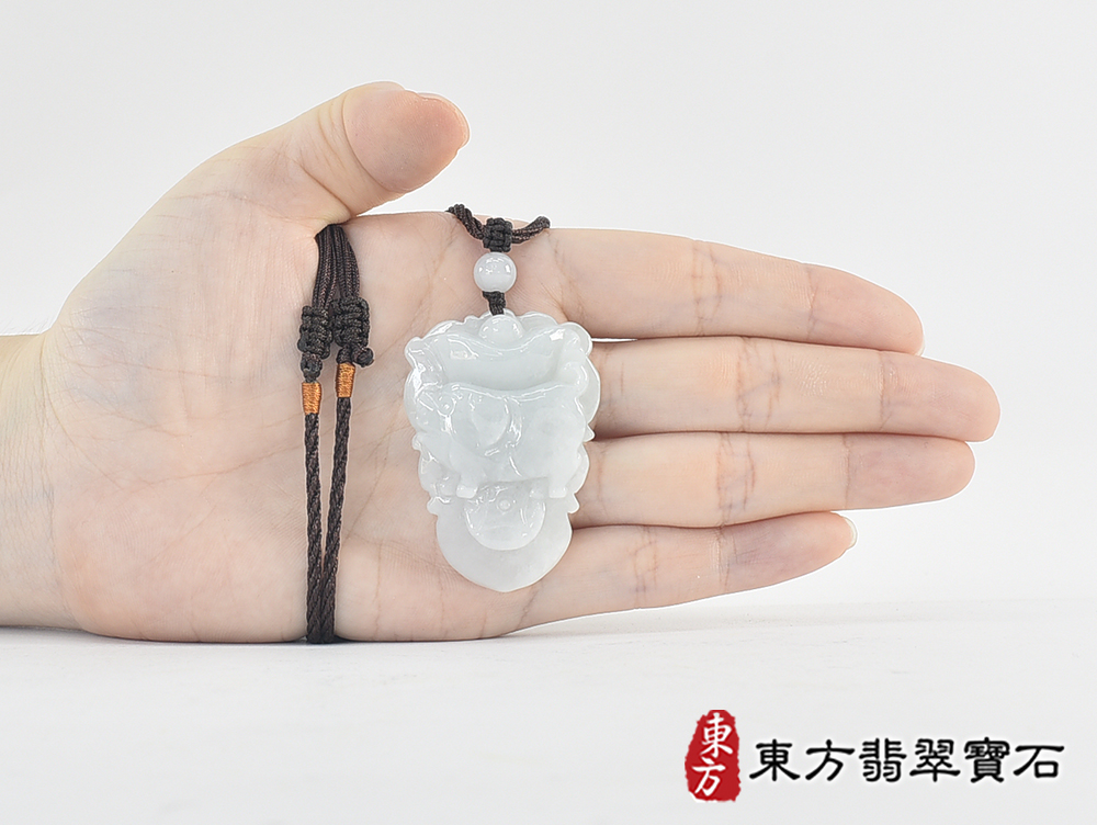 翡翠豬項鍊玉珮(豬事如意:豬牌A貨翡翠豬玉珮、緬甸玉豬玉墜、豬十二生肖項鍊)。淡綠色豬,PG251。客製化訂做各種翡翠豬吊墜玉珮項鍊。★附A貨翡翠雙證書 5.jpg