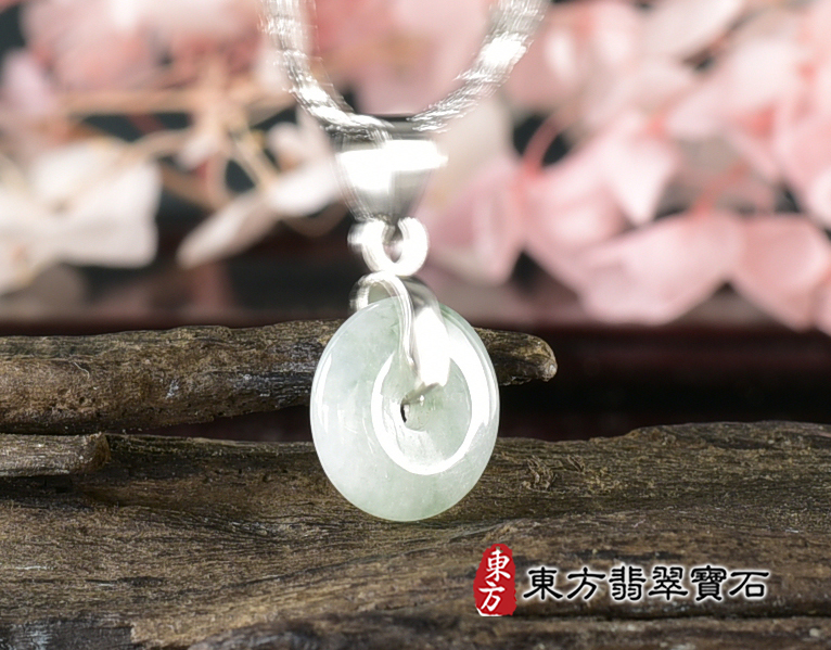 翡翠平安扣項鍊玉珮(平安富貴:平安扣牌A貨翡翠平安扣玉珮、緬甸玉平安扣玉墜)。淡綠色豆種平安扣,PN549。客製化訂做各種翡翠平安扣吊墜玉珮項鍊。★附A貨翡翠雙證書 4.jpg