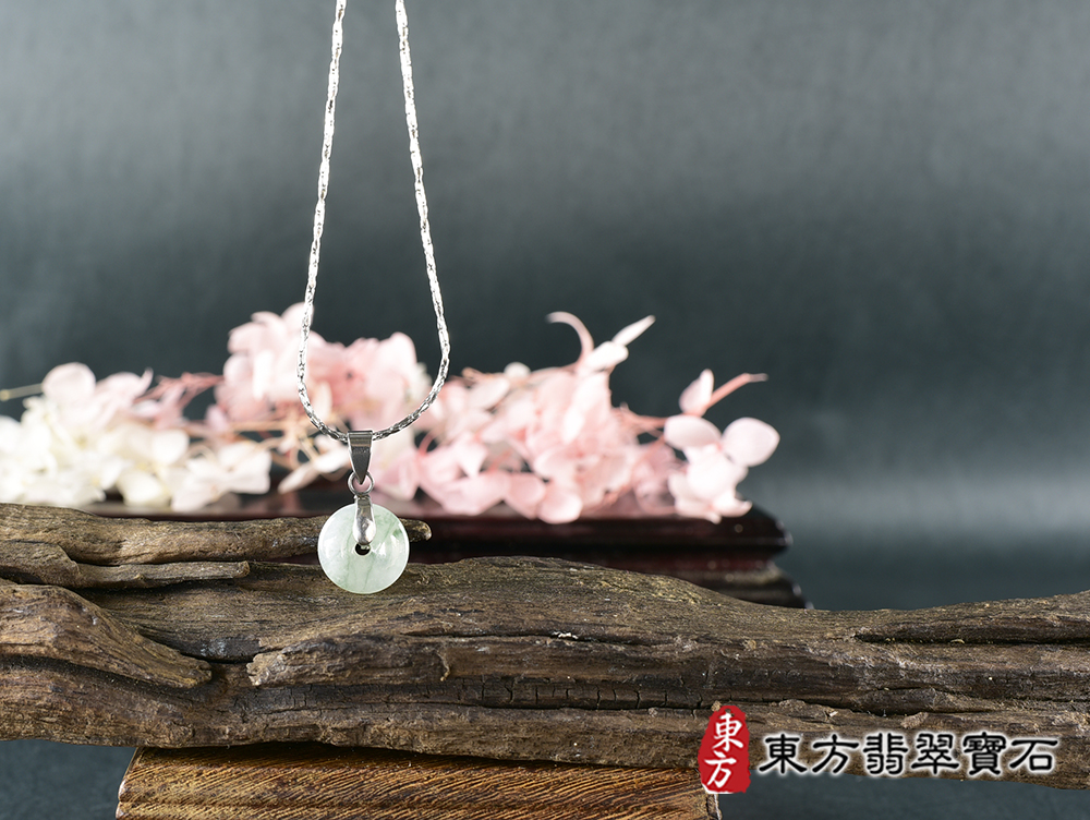 翡翠平安扣項鍊玉珮(平安富貴:平安扣牌A貨翡翠平安扣玉珮、緬甸玉平安扣玉墜)。淡綠色豆種平安扣,PN549。客製化訂做各種翡翠平安扣吊墜玉珮項鍊。★附A貨翡翠雙證書 6.jpg