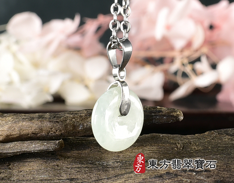 翡翠平安扣項鍊玉珮(平安富貴:平安扣牌A貨翡翠平安扣玉珮、緬甸玉平安扣玉墜)。淡綠色豆種平安扣,PN559。客製化訂做各種翡翠平安扣吊墜玉珮項鍊。★附A貨翡翠雙證書 3.jpg