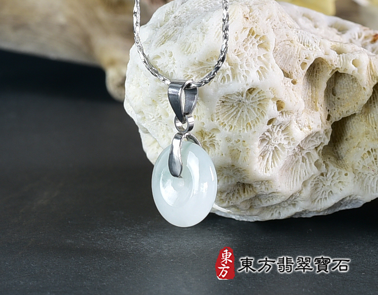 翡翠平安扣項鍊玉珮(平安富貴:平安扣牌A貨翡翠平安扣玉珮、緬甸玉平安扣玉墜)。淡綠色豆種平安扣,PN582。客製化訂做各種翡翠平安扣吊墜玉珮項鍊。★附A貨翡翠雙證書 0.jpg