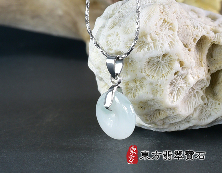 翡翠平安扣項鍊玉珮(平安富貴:平安扣牌A貨翡翠平安扣玉珮、緬甸玉平安扣玉墜)。淡綠色豆種平安扣,PN582。客製化訂做各種翡翠平安扣吊墜玉珮項鍊。★附A貨翡翠雙證書 3.jpg