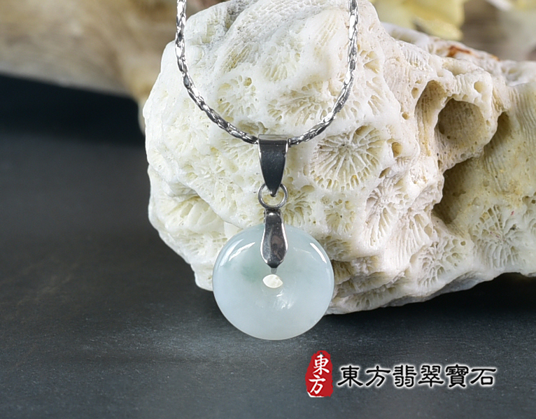翡翠平安扣項鍊玉珮(平安富貴:平安扣牌A貨翡翠平安扣玉珮、緬甸玉平安扣玉墜)。淡綠色豆種平安扣,PN582。客製化訂做各種翡翠平安扣吊墜玉珮項鍊。★附A貨翡翠雙證書 4.jpg