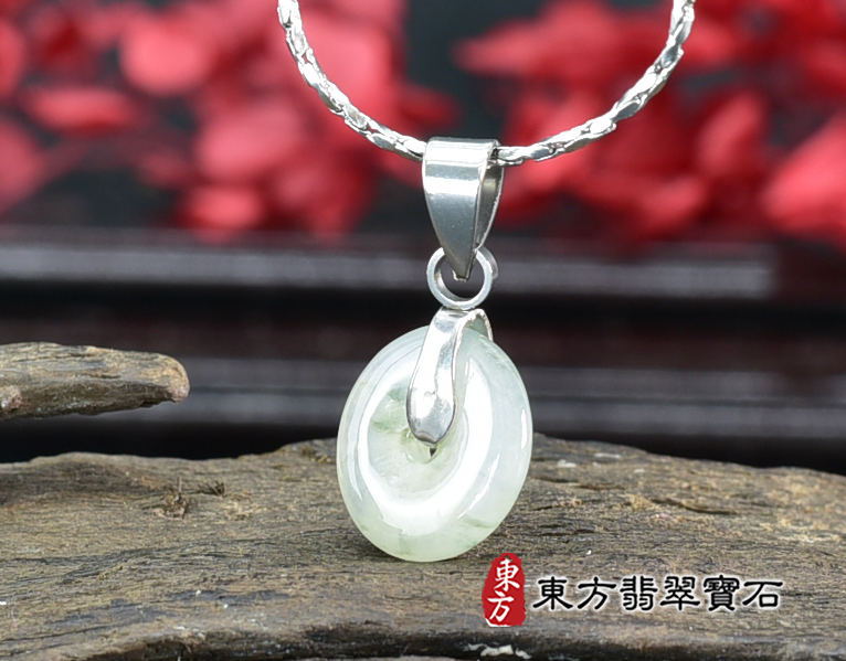 翡翠平安扣項鍊玉珮(平安富貴:平安扣牌A貨翡翠平安扣玉珮、緬甸玉平安扣玉墜)。淡綠色豆種平安扣,PN588。客製化訂做各種翡翠平安扣吊墜玉珮項鍊。★附A貨翡翠雙證書 2.jpg