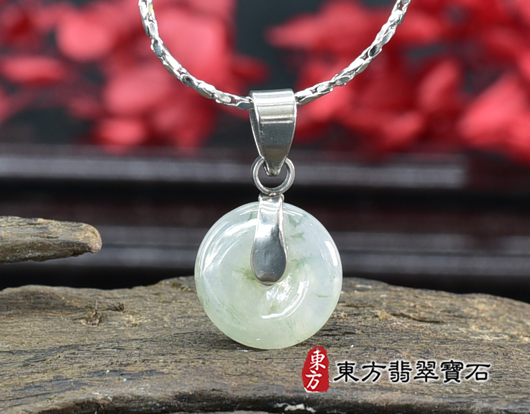 翡翠平安扣項鍊玉珮(平安富貴:平安扣牌A貨翡翠平安扣玉珮、緬甸玉平安扣玉墜)。淡綠色豆種平安扣,PN588。客製化訂做各種翡翠平安扣吊墜玉珮項鍊。★附A貨翡翠雙證書 3.jpg